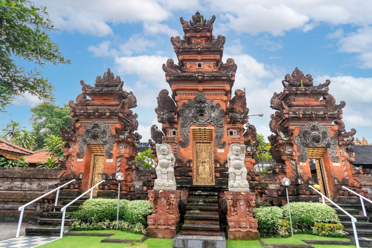 pura petitenget temple
