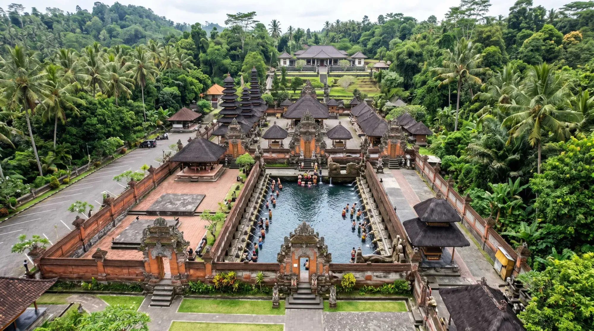 A Complete Guide to Visiting Tirta Empul Temple: Ritual Rules & Visitor Tips